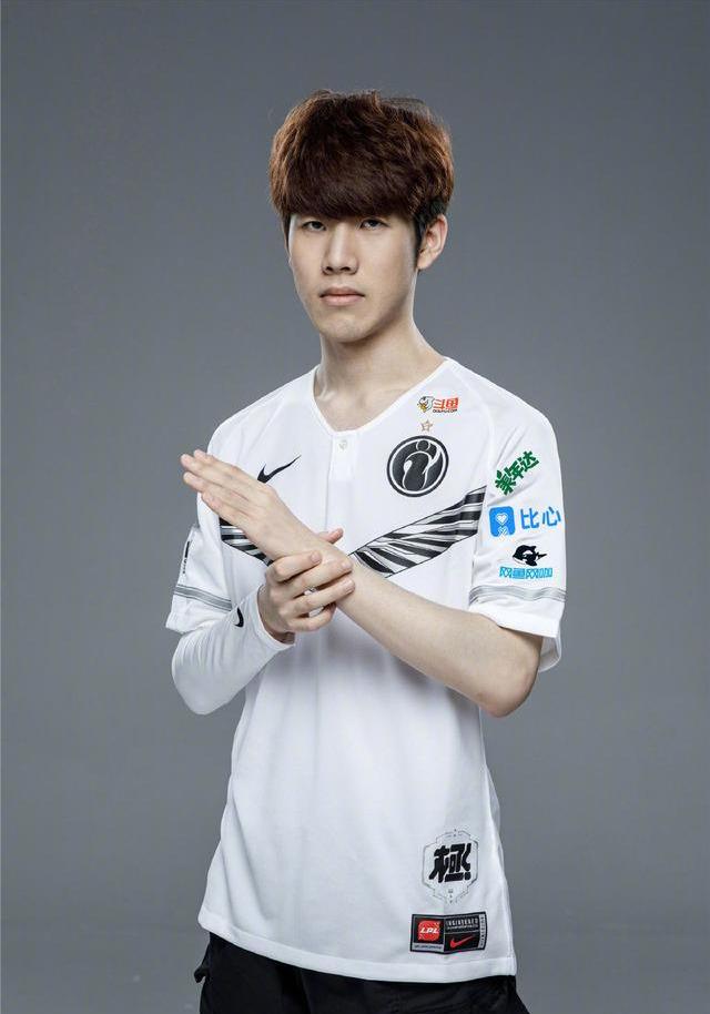 扩展成含有 扩展成含有